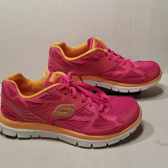 skechers lightweight memory foam womens